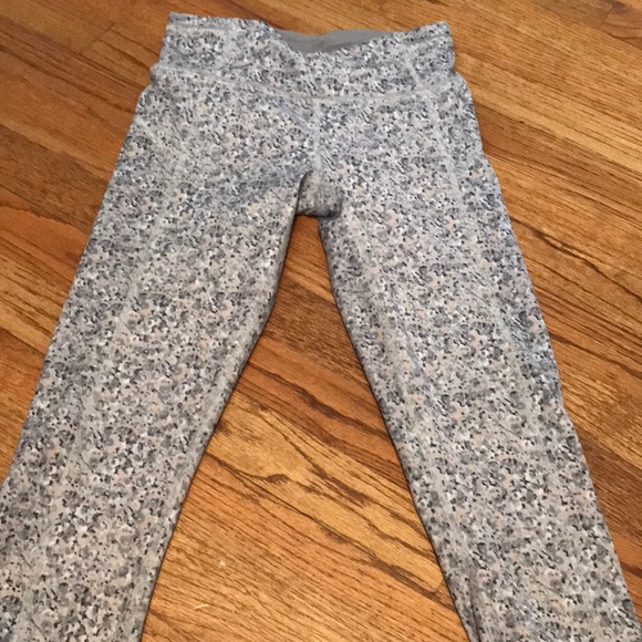 Lululemon Run Pace Queen Tights Size 2 - Picture 3 of 4